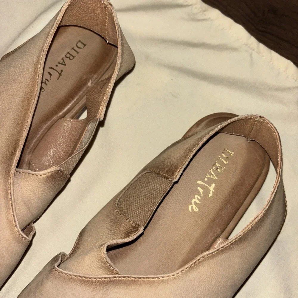 New Diba True 10 Venture Some Beige Sandals Ankle Strap Leather Cross Band Flats